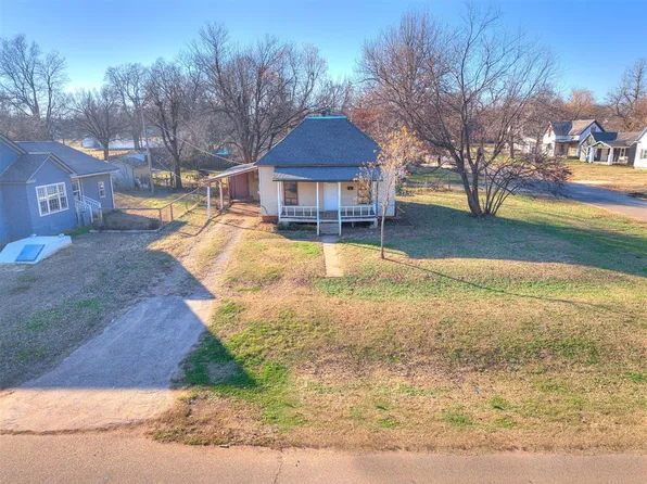 521 N 11th St, Guthrie, OK 73044