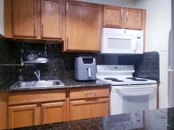 445 SW 11th St APT 106, Miami, FL 33130