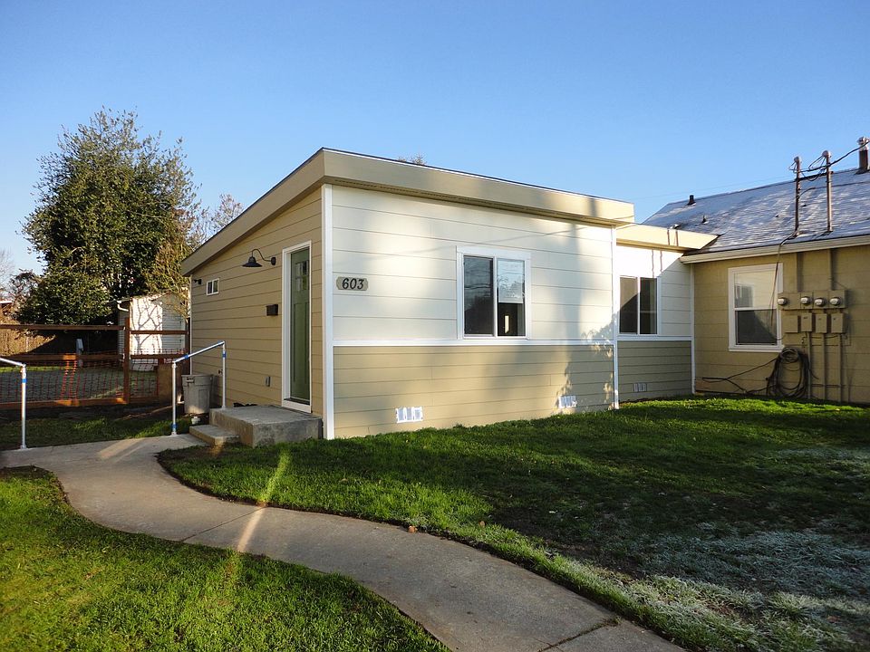 New, well insulated 2 bedroom, 1 bath duplex