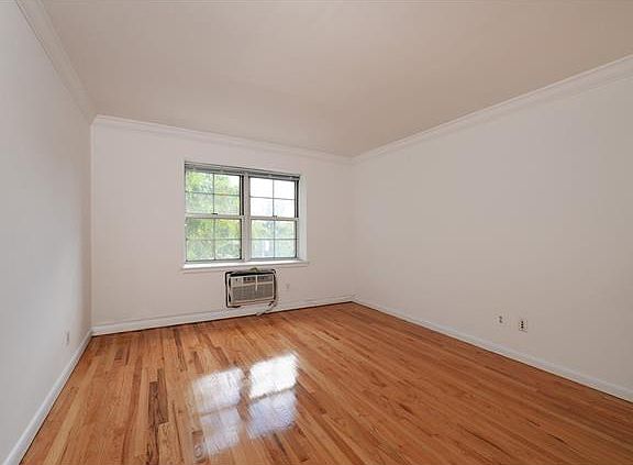 4th image of 3401 Riverdale Ave