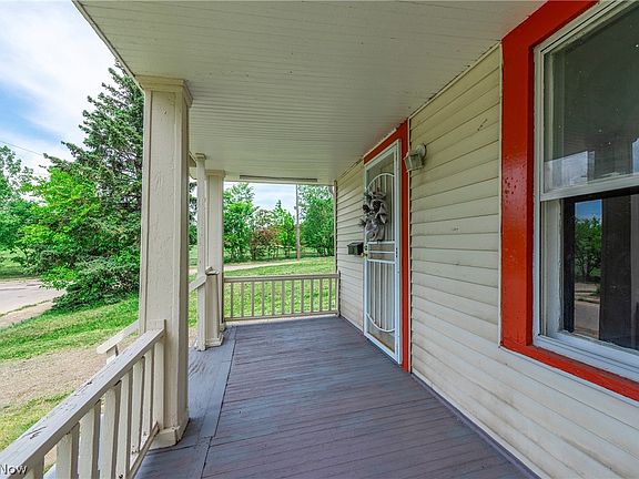 4th image of 5838 Portage Ave
