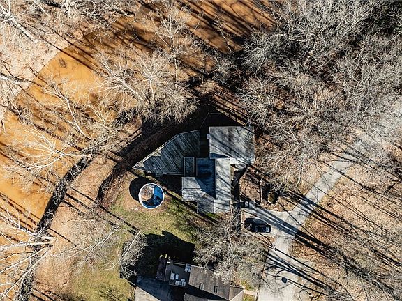 4th image of 184 Oak Dr
