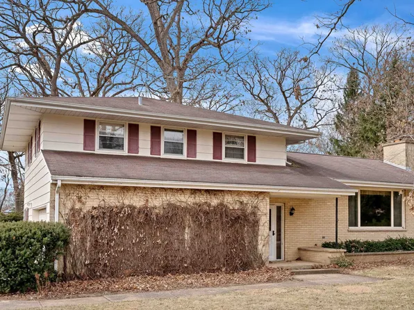 4705 Wild Cherry Rd, Crystal Lake, IL 60012