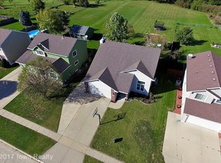 9009 Ridgeview Dr, Johnston, IA 50131