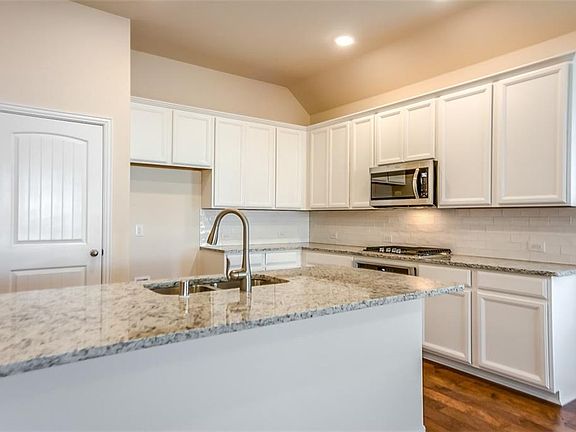 3rd image of 11416 Morrow Ln