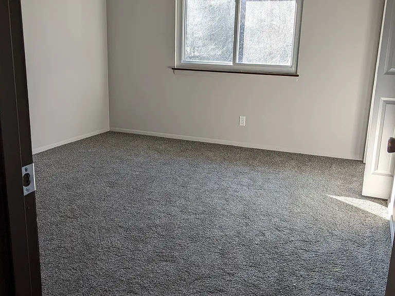 213 Logan St — Photo 7