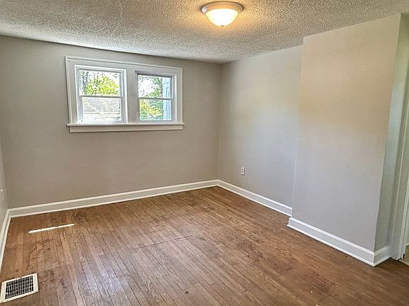 3rd image of 457 Woodland Ave
