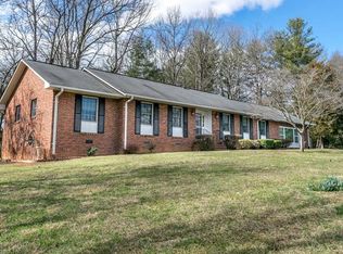 132 W Laurel Ln, Etowah, NC 28729
