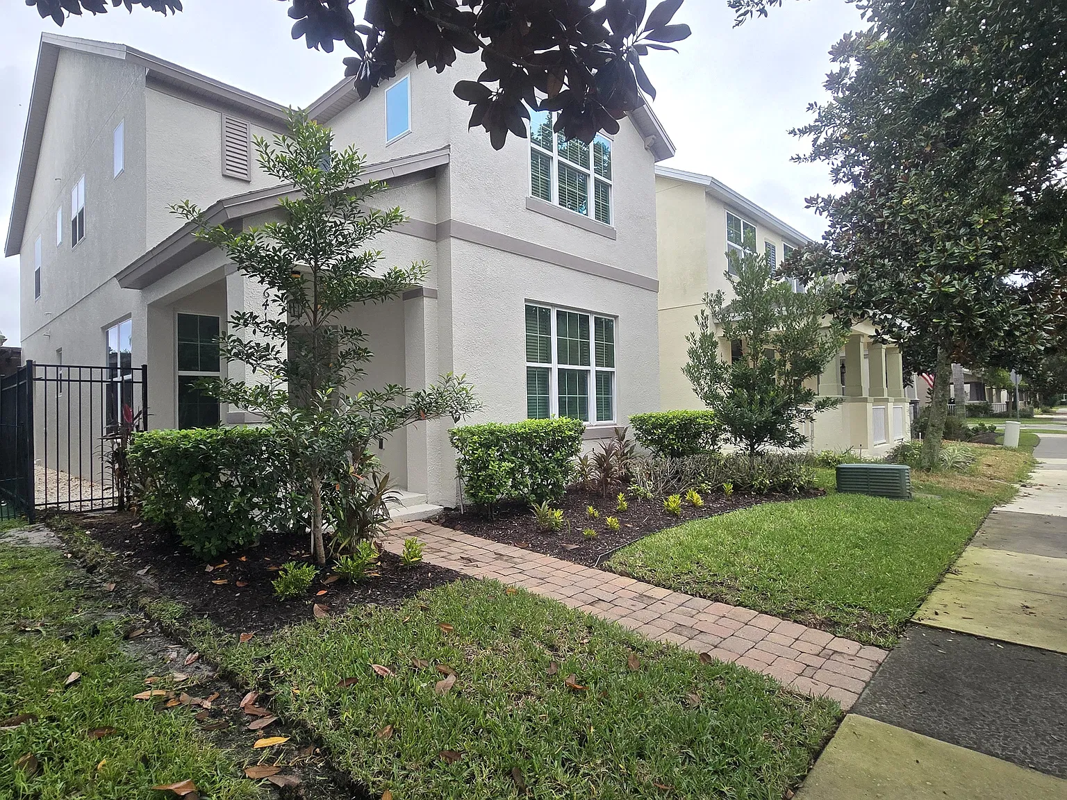 3 bed, 2.5 bath, 1984 sqft, $2,995 — Photo 2