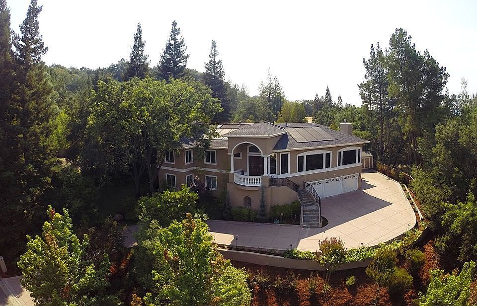 1st image of 132 Valley Oaks Dr