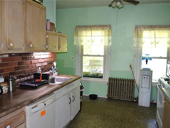 5th image of 135 Norwood Ave