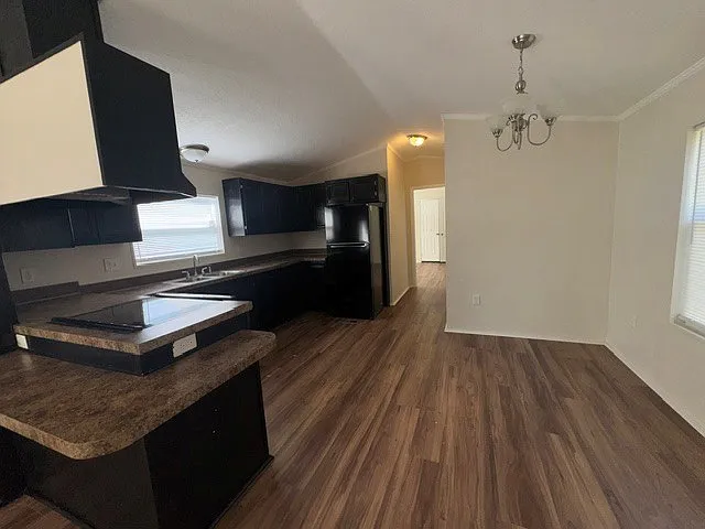 424 N Broadway St — Photo 3