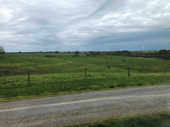 4th image of 1083 Curry Pike