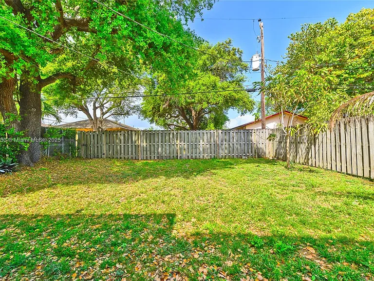 2243 Greene St — Photo 23