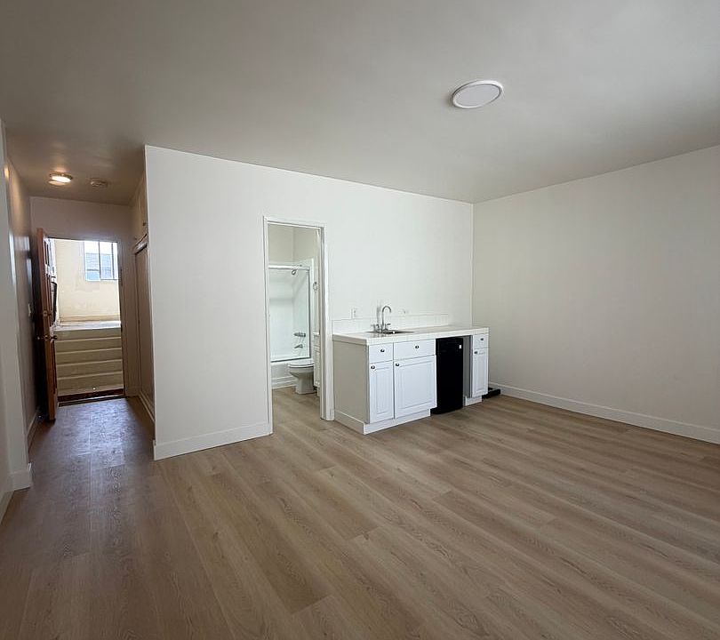 1st image of 948 11th St APT 12