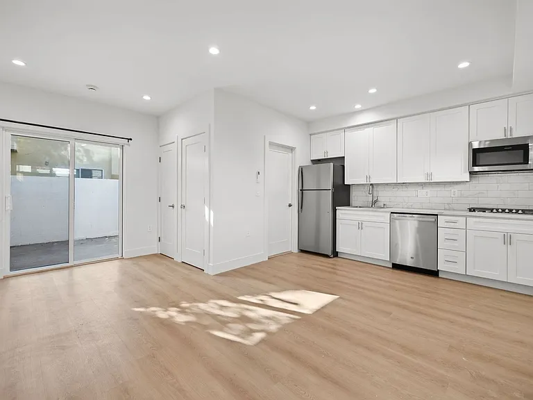 2105 Camden Ave — Photo 5