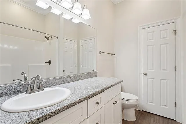 1033 Linda Lou Ln — Photo 6