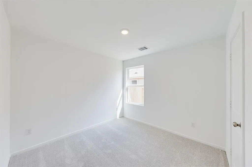 4 bed, 2.0 bath, 1718 sqft, $1,950 — Photo 3