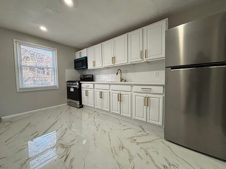 210 Burwell St #F6 — Photo 5
