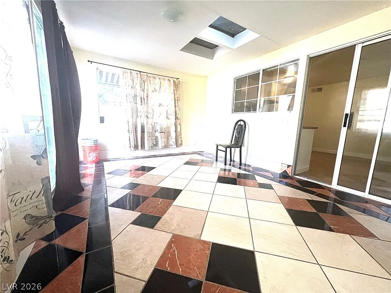 7054 Fenway Ave — Photo 11