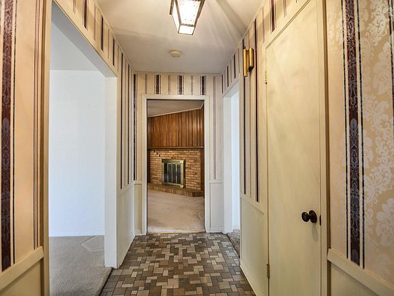3rd image of 2226 Viking Dr