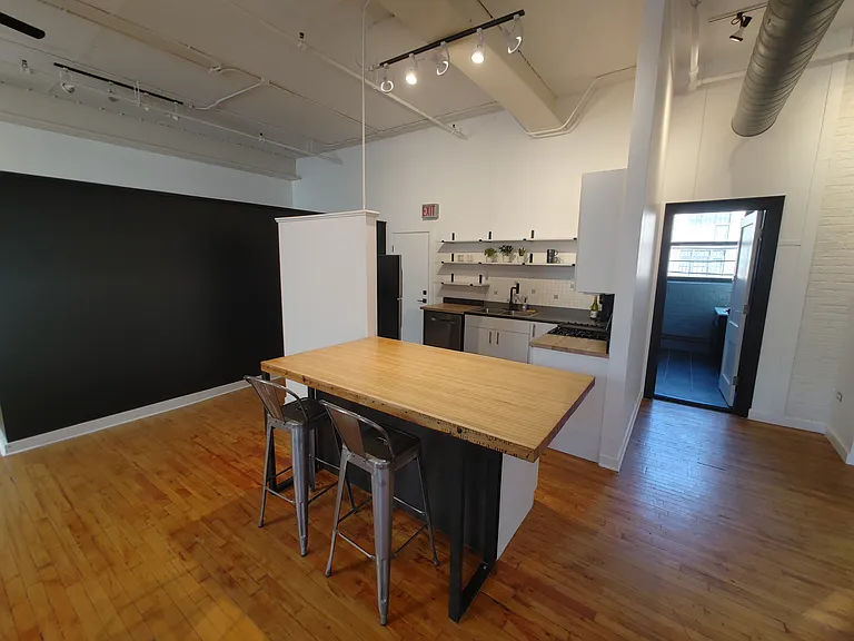 17 N Elizabeth St #2R — Photo 3