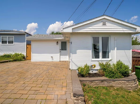 7 Hillside Dr, Harrietsfield, NS B3V 1A8