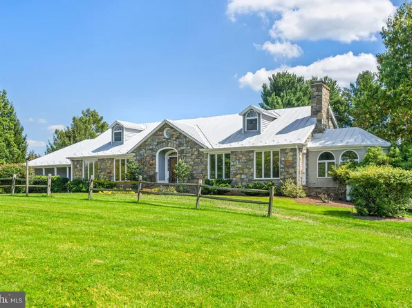 8313 Stable Gate Rd, Warrenton, VA 20186