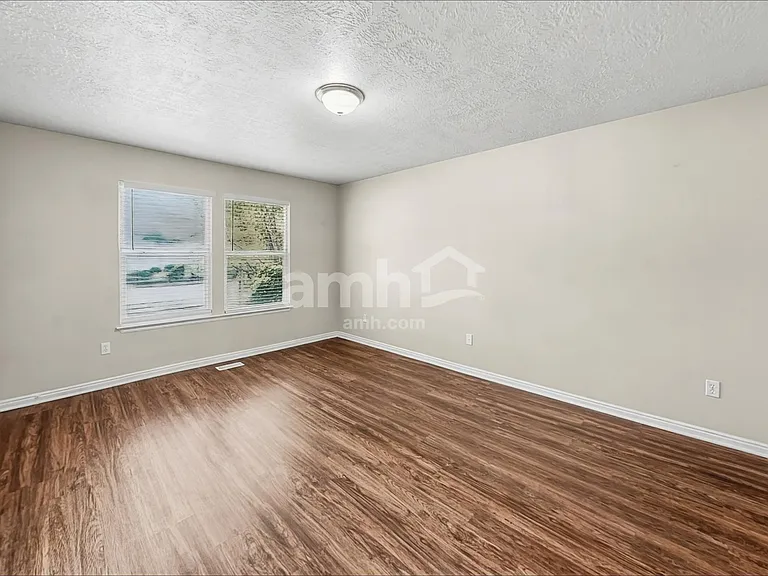 7128 N Kiowa Pkwy — Photo 7