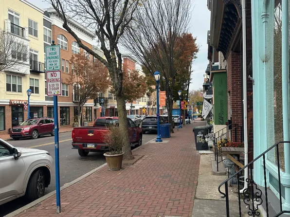 176 Bridge St APT 3, Phoenixville, PA 19460