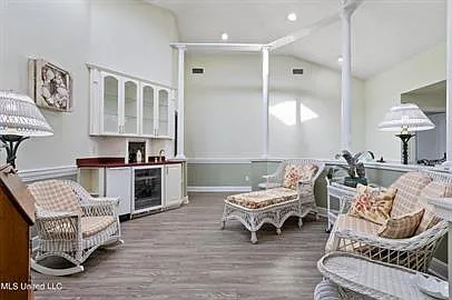 3 bed, 2.0 bath, 3070 sqft, $3,000 — Photo 3