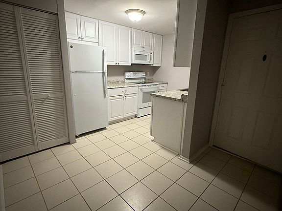 2nd image of 14 Malibu Way Floor 1