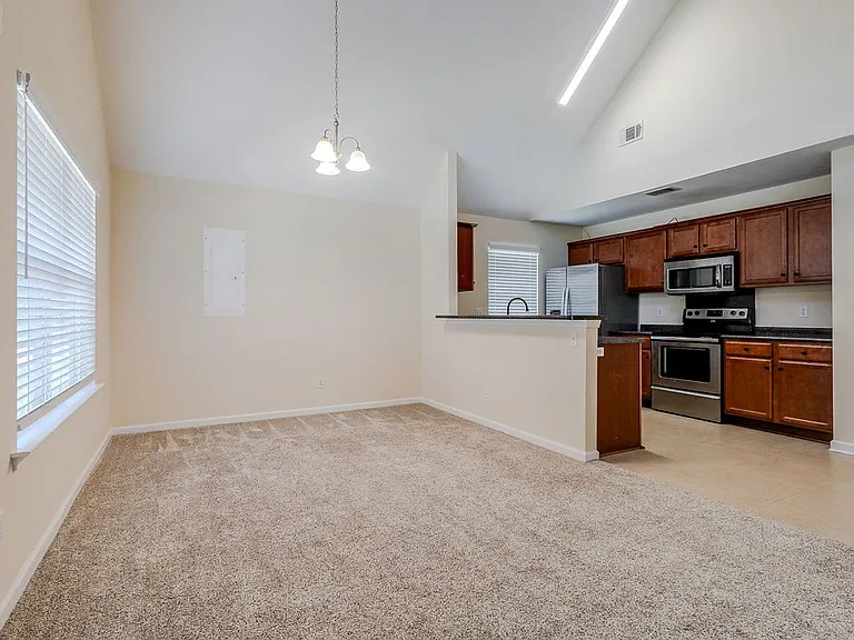 16 Castello Ave — Photo 4