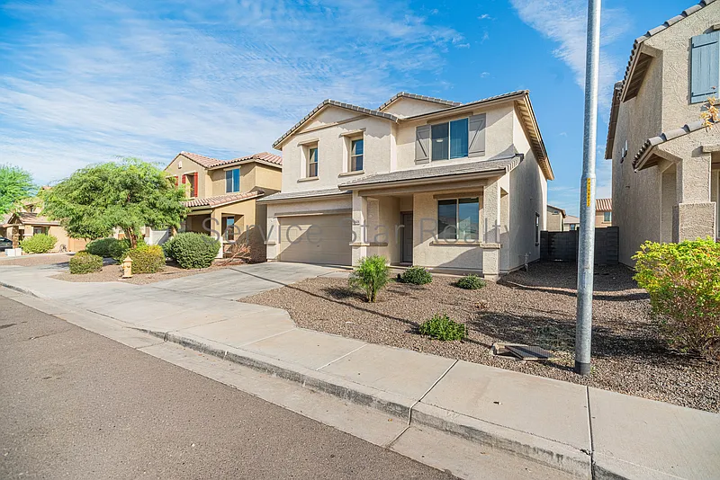 4 bed, 3.0 bath, 3100 sqft, $2,699 — Photo 2