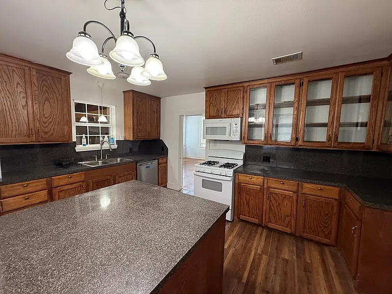 509 N Peachtree St — Photo 37