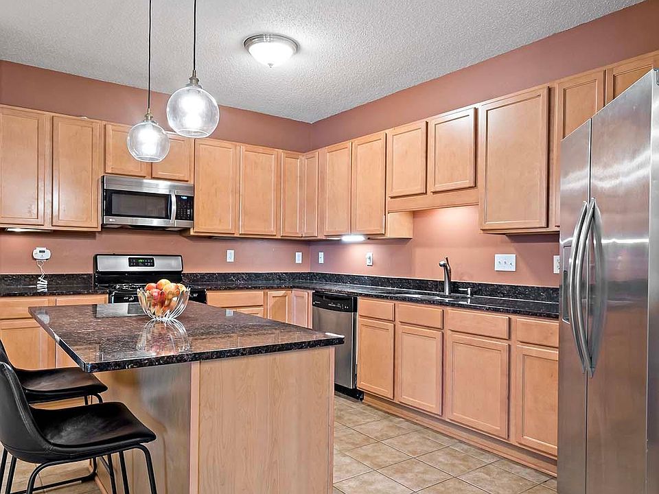 1st image of 619 8th St SE Unit 412