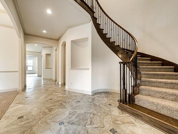 4th image of 1014 Taylor Dr