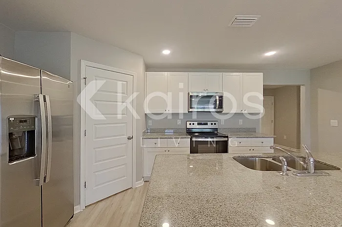 4624 Malay Cir — Photo 6