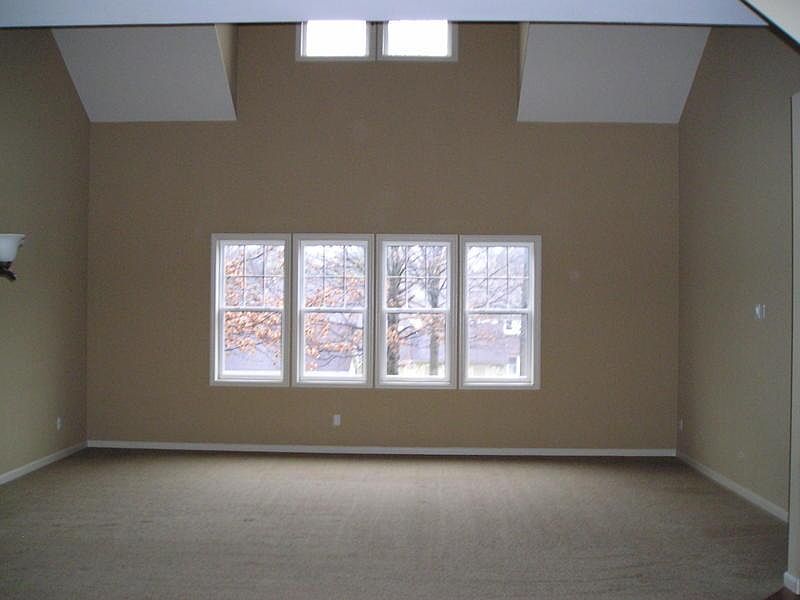 Large Living room space with vaulted ceilings