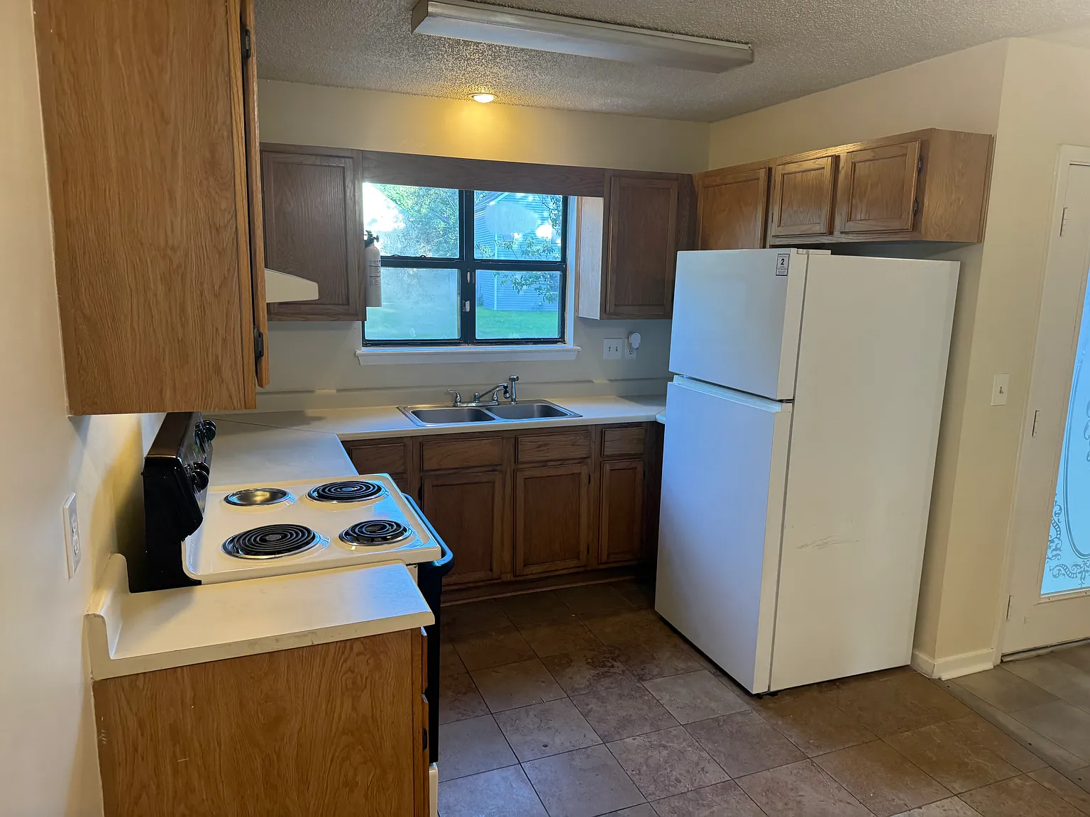 2 bed, 940 sqft, $1,300 — Photo 3