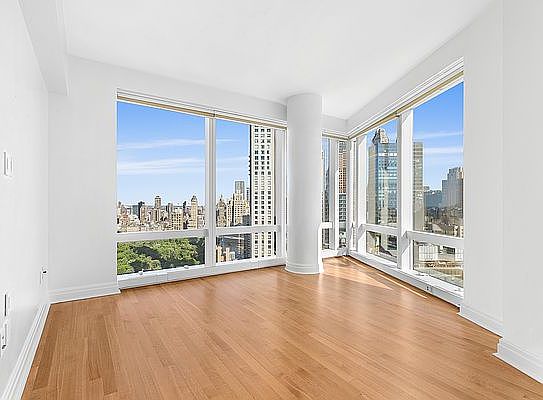 4th image of 25 Columbus Cir APT 54D