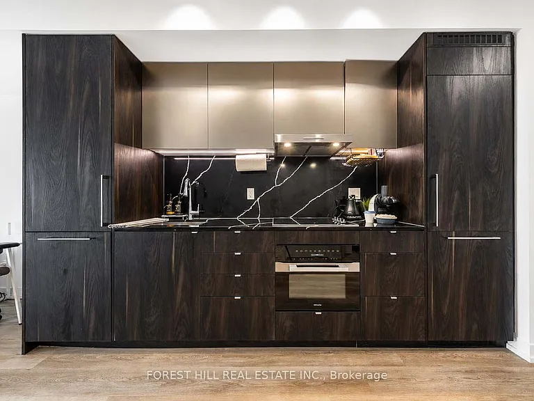 771 Yonge St W #601 — Photo 10