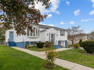 75 Montgomery St, Tiverton, RI 02878