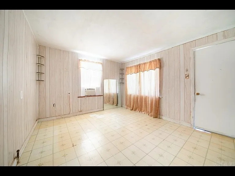1411 S Highway 161 — Photo 5