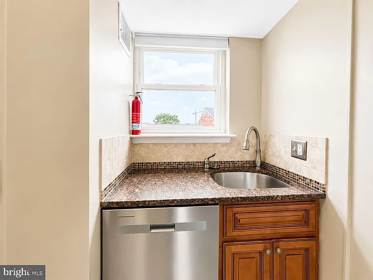 430 N Armistead St #303 — Photo 10