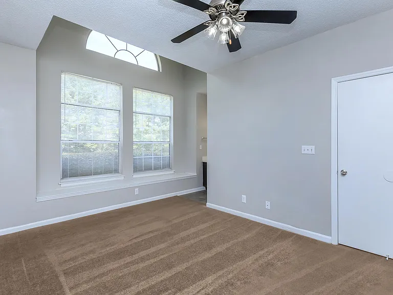 Summerlake Apartments — Photo 35