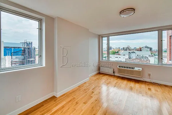 Rented by Bouklis Group | media 20