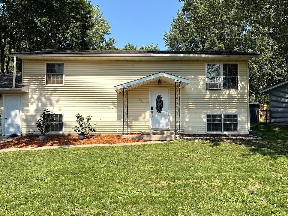 1st image of 233 Maple Dr