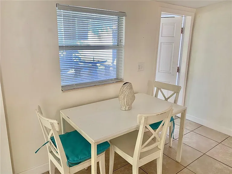 623 SW 5th Ave — Photo 5
