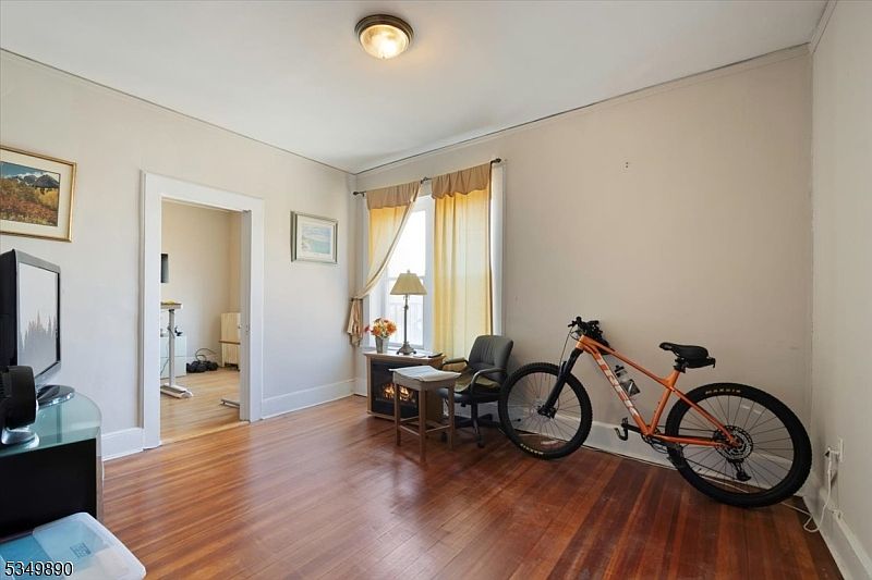 1st image of 648 Bloomfield Ave #7